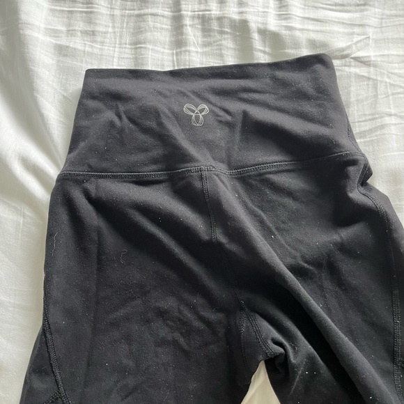 TNA high waisted black leggings with mesh design - Picture 9 of 10